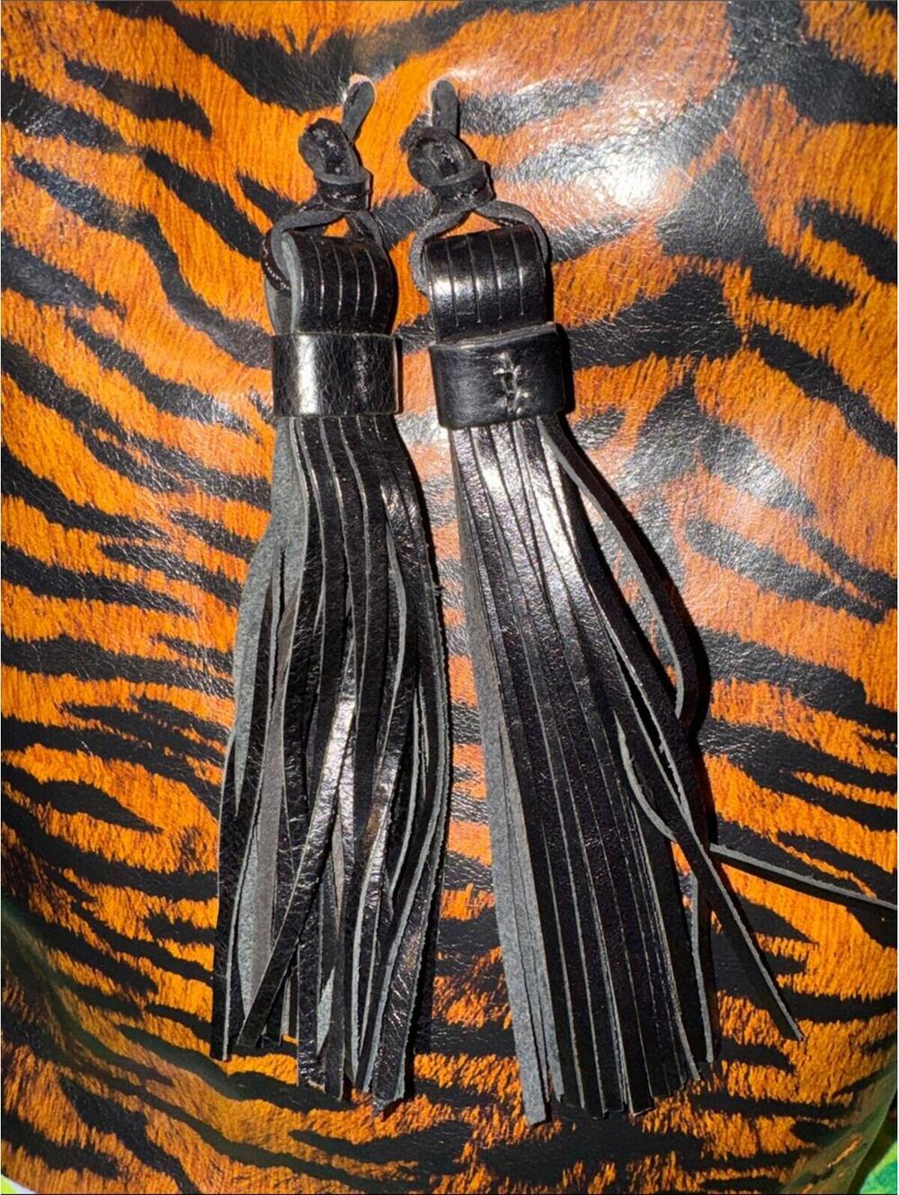 Patricia Nash Tiger Print Leather Bucket Crossbody - Picture 12 of 12